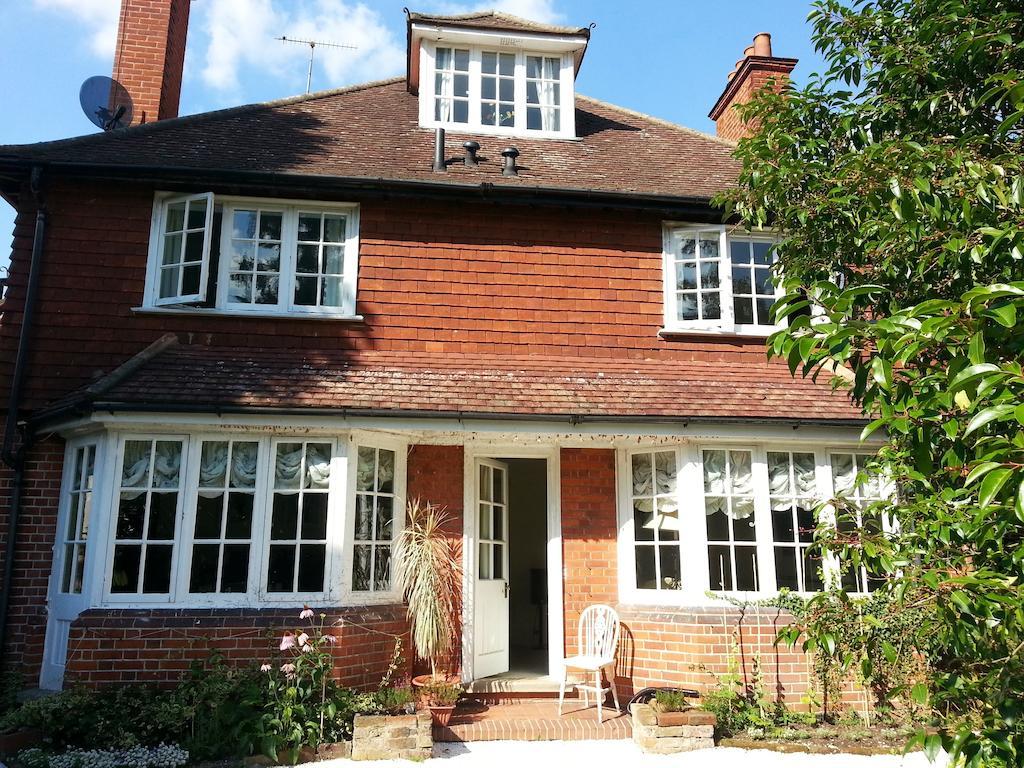 Rosemead Guest House Claygate Exteriör bild