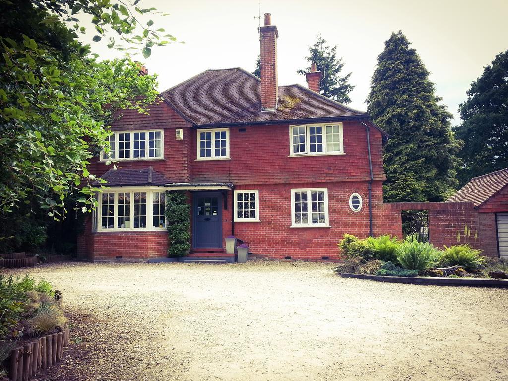Rosemead Guest House Claygate Exteriör bild