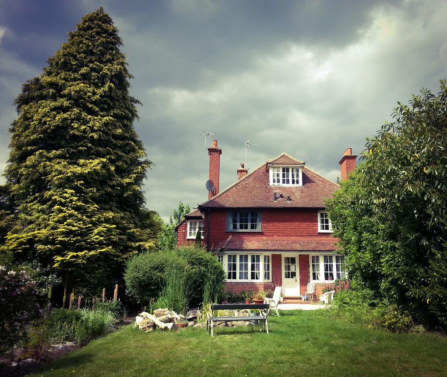 Rosemead Guest House Claygate Exteriör bild