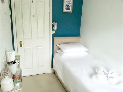 Rosemead Guest House Claygate Exteriör bild